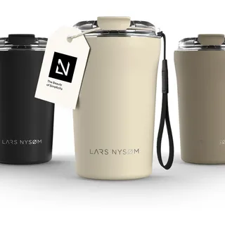 LARS NYSØM Thermo Kaffeebecher to go mit Trageschlaufe & Tritan Deckel | Travel Mug 0,38 Liter mit Isolierung | Auslaufsicherer Edelstahl Thermobecher für Café & Tee (Almond Beige, 380ml)