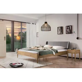 Hasena Massivholzbett, Kopfteil gepolstert Varese, Farbe: Wildeiche natur, geölt, Bezugsfarbe: Kul smoke, verschiedene Größen - 20 cm/180 x 200 cm