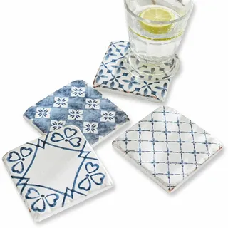 LOBERON Untersetzer 4er Set Sliwa, charmantes Vintage-Design, rutschfeste Unterseite, Küchenutensilien, Tischaccessoires, Polyresin, Kork, weiß/blau