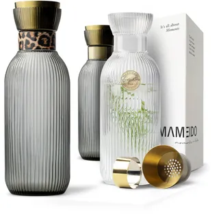 MAMEIDO Wasserkaraffe 1 l, Glaskaraffe mit Ausgießer & Sieb, mundgeblasene Karaffe Glas, Wasserkrug mit edler Optik für besondere Anlässe, Karaffen zum Verschenken (Smoke Wild)