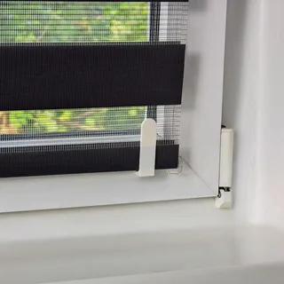 RolloFix Doppelrollo Halter - Pendelsicherung - verhindert freihängende Rollos - einfache Montage ohne Bohren - selbstklebend & langlebig - geeignet für Klemmrollo & Zebrarollo