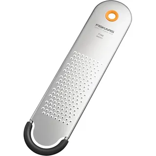 Fiskars Functional Form Feine Reibe, Käsereibe für Parmesan und Hartkäse, Klingenschutz, Edelstahl-Klinge/Kunststoff-Griff, Grau/Schwarz/Orange, 1079967