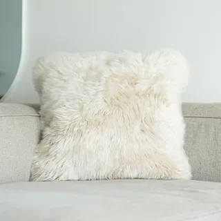 Nordic Sheep Langhaar Lammfell Kissenbezug 50x50 cm | Weiches Fell für Stühle, Sofa & Bett | Gemütliches Sitzkissen & Lammfell Sitzauflage in Natur- und Trendfarben | Farbe: Beige