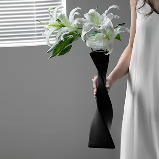 Cutfouwe Bodenvase - Keramik, Schwarz, Dreieckig - Modern, Geometrisch - Höhe 40 cm, Durchmesser 10.5 cm - Deko für Wohnzimmer, Schlafzimmer, Tischdeko