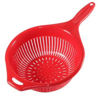 Kerafactum Nudelsieb Küchen Seiher Sieb Stielsieb für Salat Nudeln Obst Gemüse Salatsieb langer Griff Küchensieb Durchschlagsieb Kunststoff Spitzsieb stapelbar Spülmaschinen tauglich 39 cm rot