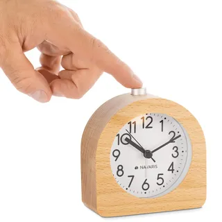 Navaris Morgenwecker aus Holz – Wecker Analog mit Retro-Design, Schlummerfunktion & Licht – einfacher Morgenwecker mit Batterien aus Naturholz, Hellbraun