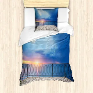 ABAKUHAUS Modern Bettbezug Set, Balkon-Ansicht-Landschaft des Ozean-Meeres als Sonnenuntergang oder Dämmerung fotografieren, 135 x 200 cm + 80 x 80 cm, Blassblau Weiß