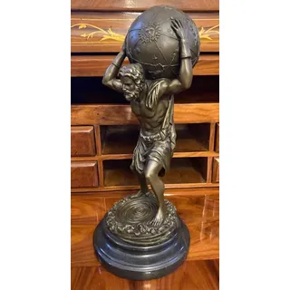 Casa Padrino Jugendstil Bronze Skulptur Mann mit Kugel Bronze / Schwarz 14 x 14 x H. 33 cm - Bronzefigur - Dekofigur - Schreibtisch Deko - Deko Accessoires - Luxus Deko - Bronze, Schwarz