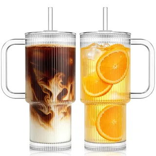KEMORELA 2er Set 768ml Iced Coffee Glas – Gerippte Glasbecher mit Henkel, Deckel & Strohhalm | Großes Trinkglas für Latte Macchiato, Smoothies, Säfte & Bubble Tea