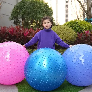 Große sensorische Massagebälle für Kinder 85 cm hüpfende Yoga -Bälle große aufblasbare Trainingskugel mit taktilen Spikes Outdoor -Bällen Spielbälle Strandkugeln (2 Sätze Bälle (blau + rosa))