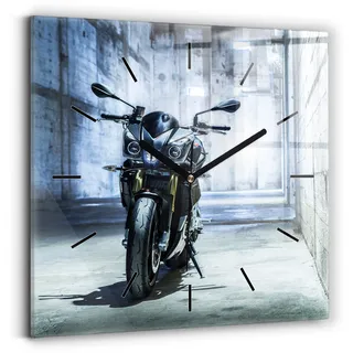 Wallfluent Wanduhr – Stilles Quarzuhrwerk - Uhr Dekoration Wohnzimmer Schlafzimmer Küche - Zifferblatt mit Striche - schwarze Zeiger - 30x30 cm - Motorrad in einer Gasse - Blau