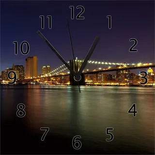Wallario Design Wanduhr New York Skyline - Brooklyn Bridge und Manhattan am Abend aus Echtglas, Größe 30 x 30 cm - Schwarz