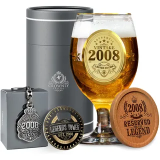 CROWNLY CRYSTAL® 2008 Personalisiertes Bierglas 18. Geburtstag Junge Geschenk Männer Deko Gravur Geschenkidee Bruder Ehemann Geburtstagsgeschenk