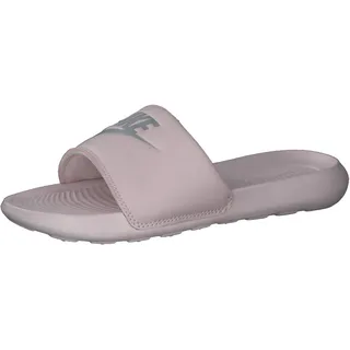 Nike Damen Badeschlappen Victori One CN9677-600 44.5 - Barely Rose/Metallic Silver-Barely Rose - 44.5