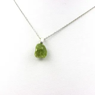 Mineralien und Steine Précieuses. Halskette Peridot Brut. 10.42 Ct. Skardu Kreis