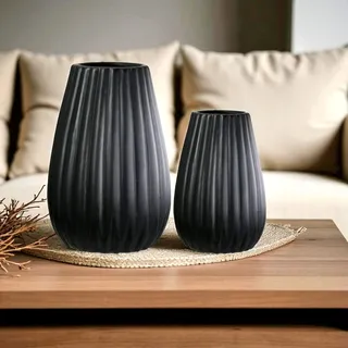 GILDE Deko Vasen Set 2-teilig – 2 Stück Vase Schwarz Höhe 12,5/17 cm – kleine Blumenvasen schwarz aus Porzellan für Pampasgras Rosen – Dekoration Moderne Vase Frühling Geschenk Muttertag Frauen