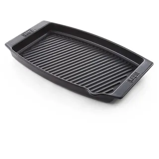 Weber Keramik Grillpfanne (47 x 28cm), Ideal für Fisch, gegriffelter Boden, mit Ausguess-Schaube, BBQ-Grillpfanne mit Antihaftoberfläche, extrem hitzebeständig, spülmaschinenfest - Schwarz (17886)