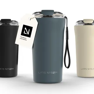 LARS NYSØM Thermo Kaffeebecher to go mit Trageschlaufe & Tritan Deckel | Travel Mug 0,5 Liter mit Isolierung | Auslaufsicherer Edelstahl Thermobecher für Café & Tee (Stone Blue, 500ml)