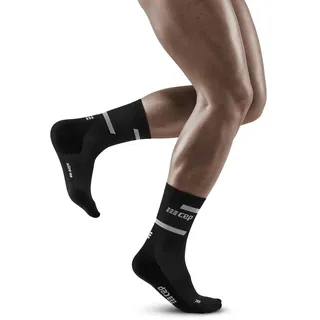 CEP - THE RUN COMPRESSION SOCKS MID CUT für Herren | Mittellange Laufsocken in schwarz mit Kompression | Regenerierende Kompressionsstrümpfe für Männer | Gr. III | M
