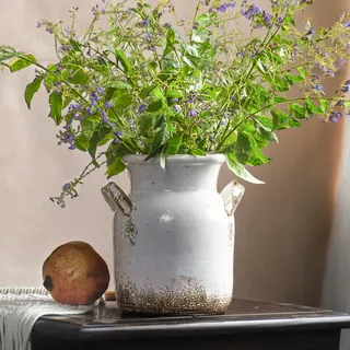 Quoowiit Rustikale Keramikvase im Landhausstil, dekorative Blumenvase für Heimdekoration, ideale Regaldekoration, weiße Boho-Vase für Wohnzimmer, Schlafzimmer, Küche, Büro, Dekoration, Tafelaufsatz,