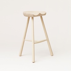Form & Refine -Shoemaker Chair No. 68 - Barhocker mit Schalensitz aus Holz