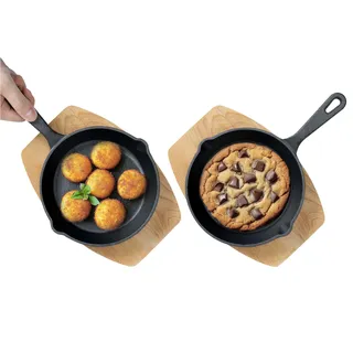 Navaris 2er Set Pfanne Gusseisen - Mit Holzboden - 15 cm Durchmesser- Gusseiserne Pfanne klein - Gusseisen Pfannen - Gusseisenpfanne Grill - Gusspfanne Grill - Gusseisenpfanne Set