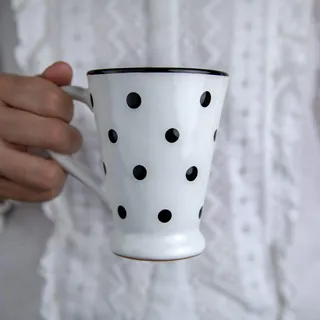 City to Cottage® - Kaffeebecher Cappuccino Tasse | Weiß und Schwarz | Polka Dots | Handgemacht | Kaffeetasse | Keramik Geschirr