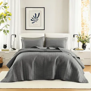 Comfort Spaces King Quilt-Ganzjahres-Bettwäsche, anthrazitgraue Tagesdecke mit doppelseitigen Nähten, weiche Sommerdecke, passende Kissenbezüge, Kienna-Kollektion (304,8 x 299,7 cm), 3-teilig