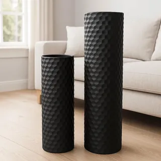 Leewadee Bodenvase Set (2 Stück) - große, hohe Metal Deko-Vasen in Schwarz, 60/47 cm - stilvolles Statement für Wohnzimmer, Schlafzimmer, Flur, Kamin & Büro - für Pampasgras & Kunstzweige