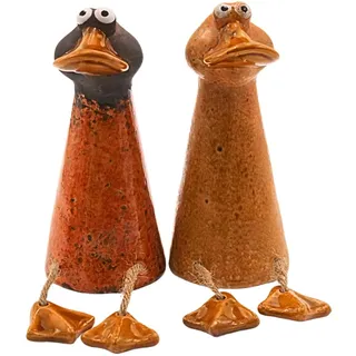 2er Set Kantenhocker Ente, Deko-Enten, Entenfiguren, Gartenfigur Ente, Teichfigur Ente als Kantensitzer aus Keramik in einem Braunton als 2er Set, Größe einer Gartenfigur: L/B/H 10 x 9 x 17 cm.