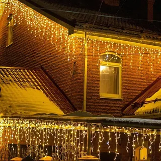 LEDYA Eisregen Lichterkette Außen, 7.5M 200 LED Weihnachtsbeleuchtung Warmweiß mit 8 Modi und Timer, Wasserdicht Lichtervorhang Aussen für Fenster, Traufe, Vorbau, Geländer