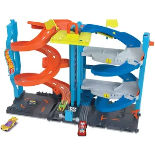 Hot Wheels City Trackset mit 1 Auto, 2-in-1-Rennturm, von Einzelbahn in zweispurige Rennbahn umwandelbar, manueller Aufzug, HKX43