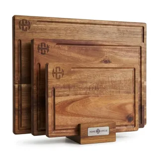 HOMECIRCLE Schneidebrett Set 3-teilig aus massivem Akazienholz, 2 cm dick, 40 x 30/33 x 24/26 x 18 cm, mit Halter, Saftrille und Bienenwachs-Veredelung
