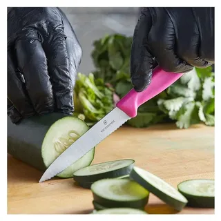 Victorinox, 6.7706.L115, Swiss Classic, Gemüsemesser, Extra scharfe Klinge, mit geradem Schliff, robuster Kunststoff-Griff, Pink, Made in Switzerland, Spülmaschinengeeignet