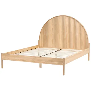 BELIANI Bett Hellbraun Kiefernholz mit hohem Kopfteil Lamellen Optik Lattenrost 160x200 cm hohe Holzbeine Skandi Doppelbett Holzbett - Braun