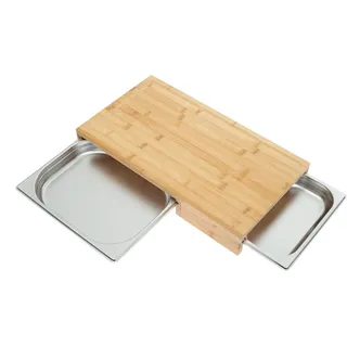 Bambus Schneidebrett 50,7x28x7 cm mit GN 1/2 & GN1/4 Behälter – Tranchierbrett aus Bambus, hygienisch & langlebig, mit herausnehmbaren Edelstahl-Auffangschalen zum sauberen Schneiden & Sammeln