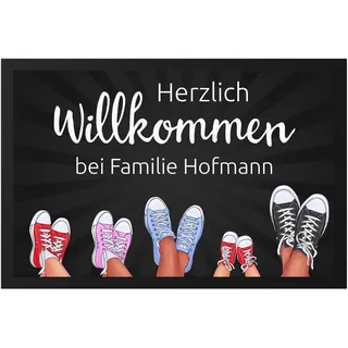 Kiddle-Design Fußmatte Personalisiert Familie, Willkommen bei mit 2-5 Turnschuhen und Wunschname Geschenk Einzug Richtfest Einweihung Fußabtreter flach & dünn 60x40cm 5 Schuhe