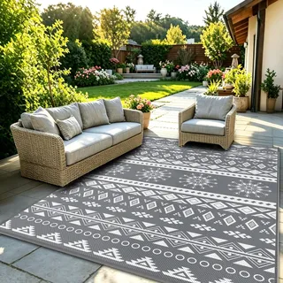 MOKANI Outdoor Teppich Wetterfest, Wendbarer Balkon Camping Teppich 150x240 cm, Kunststoff Stroh Terrasse Matte UV-beständige Outdoorteppich Rug Carpet für Garten RV Picknick, Boho-Style, Grau