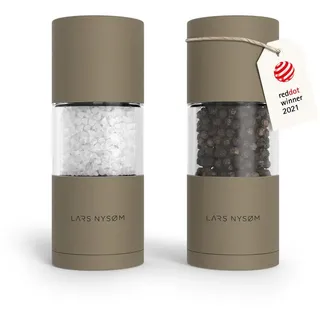 LARS NYSØM Salz und Pfeffermühle Set aus Edelstahl mit einstellbarem Keramikmahlwerk I Pfeffermühle und Salzmühle I Manuelle Gewürzmühlen (2 Stück) (Taupe Brown)