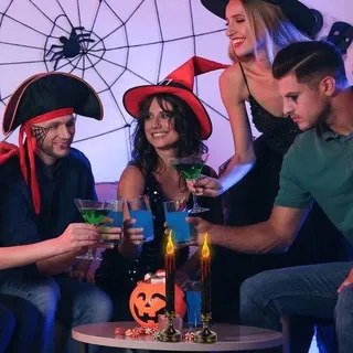 Ibenzoa® Halloween LED-Kerzen 2er-Set – flammenlose Deko-Kerzen mit Bluttropfen-Effekt, batteriebetrieben (2×AAA, nicht enthalten), inkl. Kerzenhalter, innen & außen