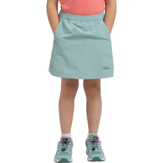 Skort JACK WOLFSKIN "SUN SKORT G", Mädchen, Gr. 152, grün (soft jade), Obermaterial: 100% Polyamid. Obermaterial 2: 100% Polyester, Röcke Skort, Skort-Form, mit Eingrifftaschen, schnell trocknend, atmungsaktiv