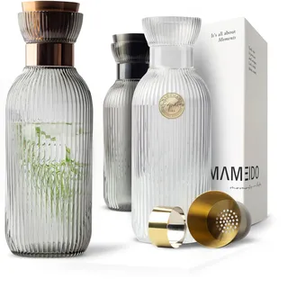 MAMEIDO Wasserkaraffe 1 l, Glaskaraffe mit Ausgießer & Sieb, mundgeblasene Karaffe Glas, Wasserkrug mit edler Optik für besondere Anlässe, Karaffen zum Verschenken (Smoke Copper)