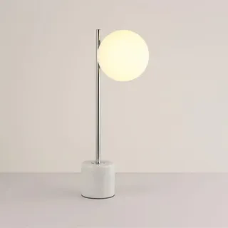 „Åsa“ Tischlampe mit Marmorsockel, undurchsichtiger Glaskugel und verchromtem Metall – minimalistisches und nordisches Design, E27