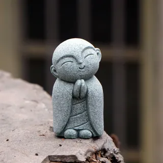 OwMell Japanische Jizo Mönch Buddha Statue Figur Aquarium Garten Dekor | Tilt Smile, natürlicher Sandstein, japanischer Zen-Gartendekoration, lachender Buddha-Dekor, Blumentopf, Pflanzgefäß Ornament