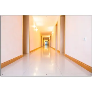 Wallario Outdoor-Poster für Garten oder Balkon, Motiv Strahlend sauberer Flur mit goldenem Licht und weißen Wänden, in ca. 61 x 91,50 cm - Braun