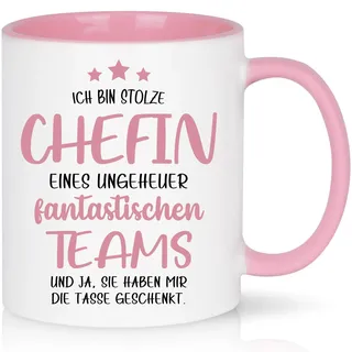 CHUIN DRUCK Chefin Geschenk Tasse mit Spruch - Ich bin stolze Chefin eines ungeheuer fantastischen Teams - Lustige Geschenk für Chefin Geschenkideen Arbeit Büro Weihnachten Geschenk, 320ml Rosa