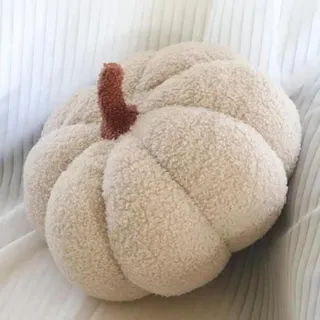 Kürbis Kissen, 3D Plüsch Kürbis Dekokissen, Herbstdeko Kürbis Zierkissen Sofakissen Kürbisform, Halloween Deko Aesthetic Kürbis Sofa Dekoration, Herbst Kissen für Kind Schlafzimmer (Hellbraun, 28 cm)