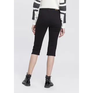 Caprijeans ARIZONA "mit Schlitz am Saum", Damen, Gr. 50, N-Gr, schwarz (schwarz schwarz), Denim/Jeans, Obermaterial: 98% Baumwolle, 2% Elasthan, unifarben, Basic, schmal, Jeans Caprijeans, schmale Passform, mit stylischen Nieten, hohe Taille