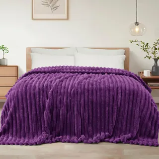 Exclusivo Mezcla Kuscheldecke Flauschig Flanell Decke 150 x 200 cm | Leicht, Weich, Warm, Sofadecke Tagesdecke Bettüberwurf Wohnedecke, für Herbst und Winter, Maschinenwaschbar, Lila