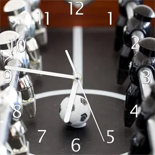 Wallario Design Wanduhr Kicker-Tisch in Nahaufnahme - Ball in der Mitte aus Echtglas, Größe 20 x 20 cm - Braun